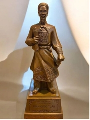 Tượng Trần Hưng Đạo bằng đồng