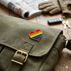 Ghim cài áo LGBT lục sắc cầu vồng trái tim K44235
