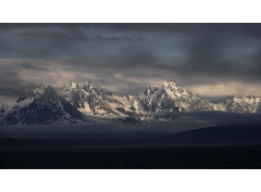 Canon RF 24-240mm f/4-6.3 IS USM - Likenew 99%