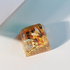 Beehive Artisan Keycap Breakwooden