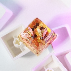 Beehive Artisan Keycap Breakwooden