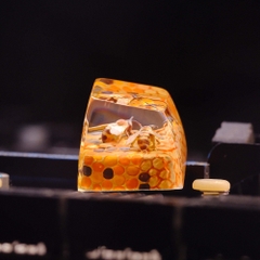 Beehive Artisan Keycap Breakwooden 2