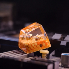 Beehive Artisan Keycap Breakwooden 2