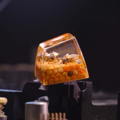 Beehive Artisan Keycap Breakwooden 2