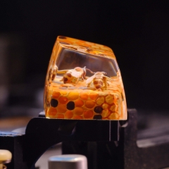 Beehive Artisan Keycap Breakwooden 2