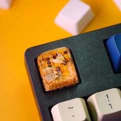 Beehive Artisan Keycap Breakwooden 3