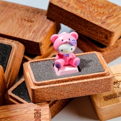 Hello Kitty Artisan Keycap Breakwooden 2