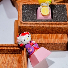 Hello Kitty Artisan Keycap Breakwooden 9