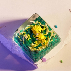 Pokemon - Jolteon Artisan Keycap Breakwooden
