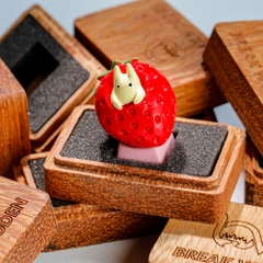 Strawberry Artisan Keycap Breakwooden 3
