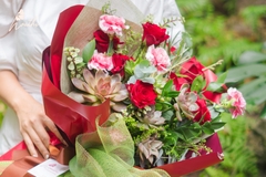 Bó Hoa Sắc Đỏ