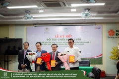 Quà tặng Thanh Long đồng hành cùng Lễ ký kết chiến lược 3 bên