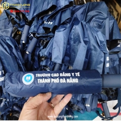 DÙ CẦM TAY IN LOGO – TRƯỜNG CAO ĐẲNG Y TẾ ĐÀ NẴNG