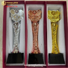 CÚP PICKLEBALL KIM LOẠI VÀNG – BẠC – ĐỒNG - p09