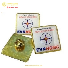 Huy hiệu vuông 3cm gắn gim chuôi