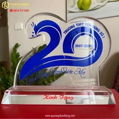Kỷ niệm chương bộ số – 20 pha lê kỉ niệm thành lập trường