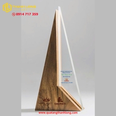 Cúp Tam Giác Cao Cấp Vinh Danh Ấn Tượng