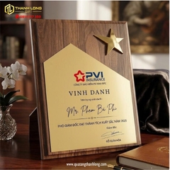 Bảng vinh danh gỗ gắn sao