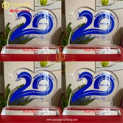 Kỷ niệm chương bộ số – 20 pha lê kỉ niệm thành lập trường
