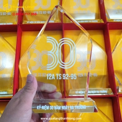 Kỷ niệm chương pha lê mũi nhọn cao cấp