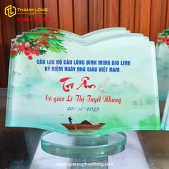 Kỷ Niệm Chương Quyển Vở Thủy Tinh