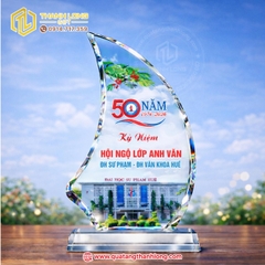 Kỷ Niệm Chương Chiếc Thuyền Thủy Tinh