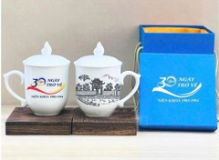 Ly sứ nắp lửa trắng in logo