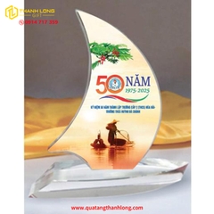 Kỷ Niệm Chương Chiếc Thuyền Pha Lê