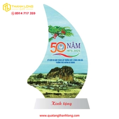 Kỷ Niệm Chương Chiếc Thuyền Thủy Tinh
