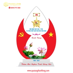 Kỷ Niệm Chương hoa Sen Pha Lê