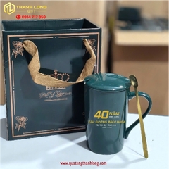 Ly sứ xanh ngọc + thìa kim loại, hộp thiết kế theo yêu cầu