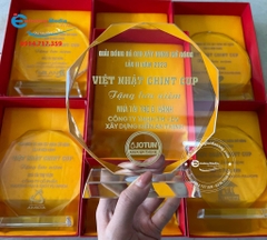 Kỷ niệm chương 8 cạnh tròn thủy tinh
