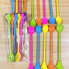 Combo 5 muỗng nhựa hình bàn tay 5 màu khác nhau kt 20cm