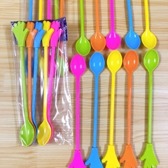 Combo 5 muỗng nhựa hình bàn tay 5 màu khác nhau kt 20cm