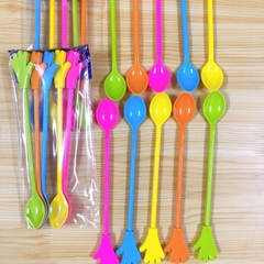 Combo 5 muỗng nhựa hình bàn tay 5 màu khác nhau kt 20cm