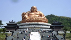 Khám Phá Vẻ Đẹp Tượng Di Lặc Đồng Qua Bàn Tay Nghệ Nhân