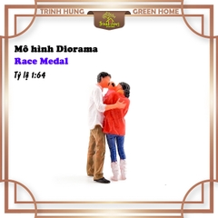 Mô hình Diorama - Race Medal 1:64 - gia đình (bản màu)