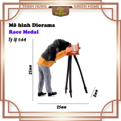 Mô hình Diorama - Race Medal 1:64 - chụp ảnh máy cổ (bản màu)