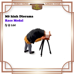 Mô hình Diorama - Race Medal 1:64 - chụp ảnh máy cổ (bản màu)