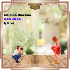 Mô hình Diorama - Race Medal 1:64 - cô gái gió thổi váy (bản màu)