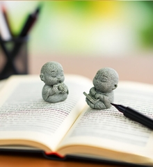 Tượng chú tiểu tu hành 4.0 đá sa thạch ST0316