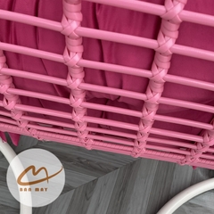 Ghế Xích Đu Lưng Vòm Hồng – Khi Không Gian Sống Trở Thành Tuyên Ngôn Cá Tính