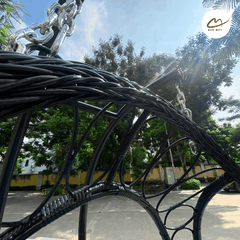 Xích Đu Sân Vườn Bán Nguyệt Cần Kép – Không Gian Tụ Họp 3 Người Vững Chãi