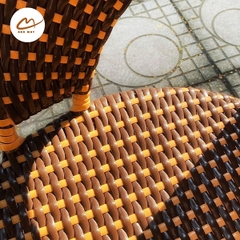 Bàn ghế ngoài trời, bàn ghế mây nhựa khung thép nội thất Bản Mây thiết kế dáng chân quỳ sang trọng, decor ban công sân vườn