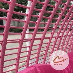 Ghế Xích Đu Lưng Vòm Hồng – Khi Không Gian Sống Trở Thành Tuyên Ngôn Cá Tính