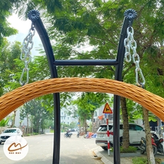 Ghế Xích Đu Mây Nhựa Bản Mây - Lồng Vàng Vảy Rồng, Đệm Đỏ Mận Sạch Sẽ