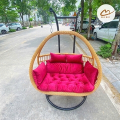 Ghế Xích Đu Mây Nhựa Bản Mây - Lồng Vàng Vảy Rồng, Đệm Đỏ Mận Sạch Sẽ
