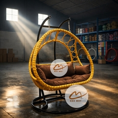 Xích Đu Sân Vườn Bán Nguyệt Cần Kép – Không Gian Tụ Họp 3 Người Vững Chãi