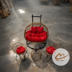 Bộ Bàn Ghế Xích Đu Mây Nhựa Ngoài Trời – Combo 3 Chỗ Ngồi Đồng Bộ Cho Góc Tiếp Khách Thư Giãn