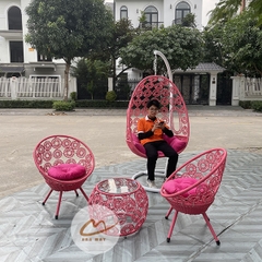 Xích đu mây nhựa khung thép, bộ bàn ghế ngoài trời nội thất Bản Mây họa tiết hoa cúc, đồng xu cao cấp